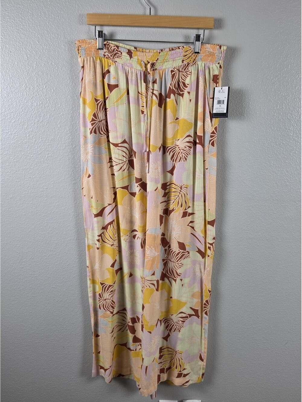 Womens Volcome XL Floral Summer Flowy Pant. NWT Never Worn, Elastic Waist